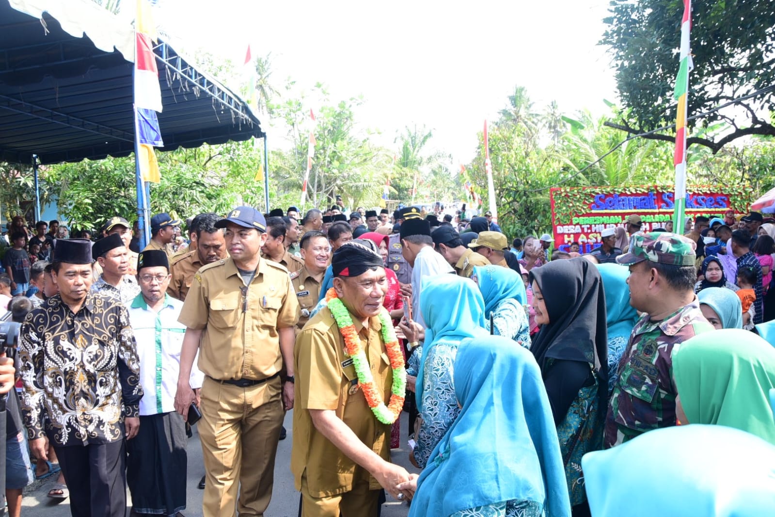 Bupati Deli Serdang H Ashari Tambunan Meresmikan Jalan Palapa Desa Tandem Hilir Ii 0905